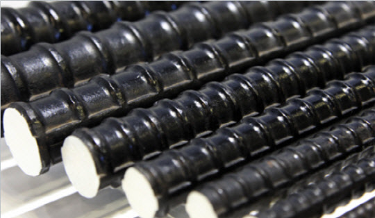 지난달 철근 판매량이 하반기 최대치를 기록한 것으로 나타났다. 사진은 현대제철의 철근. <현대제철 제공>